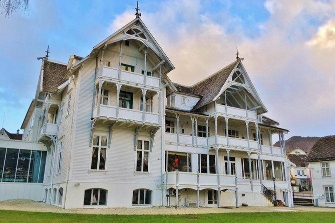 PRIVATE GUIDED TOUR: Queen of the Fjords - TOUR From Bergen, 6 Hours - Tour Duration and Cancellation Policy