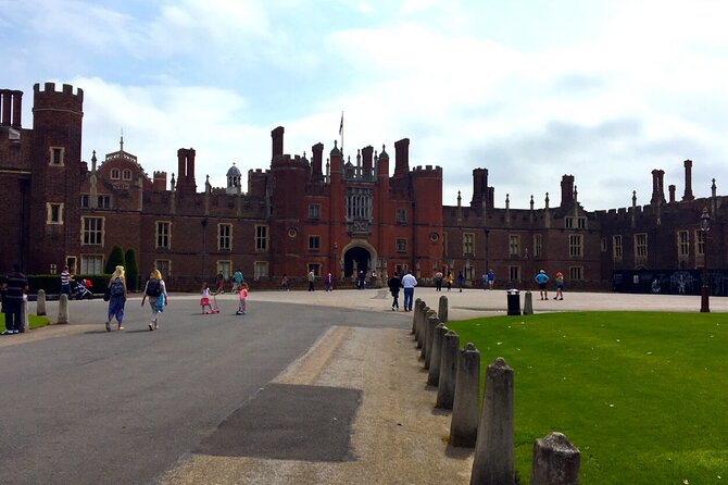 Private Tour: Hampton Court Palace Day Trip From London - Accessibility and Transportation