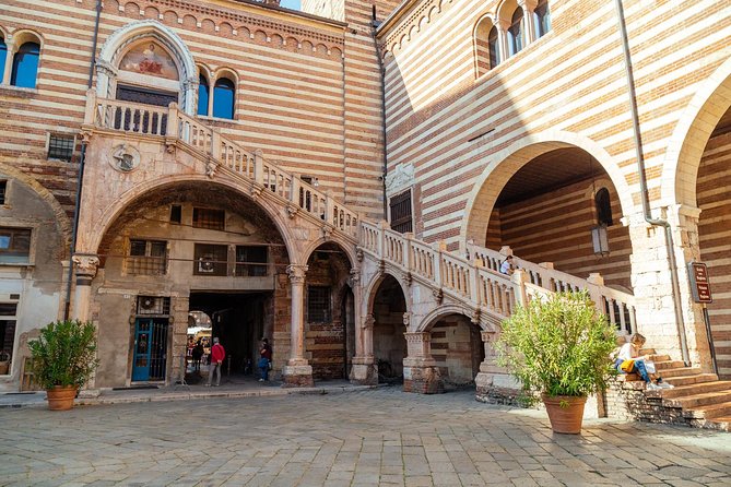 PRIVATE TOUR of Verona: Highlights & Hidden Gems With Locals & Snack Included - The Sum Up