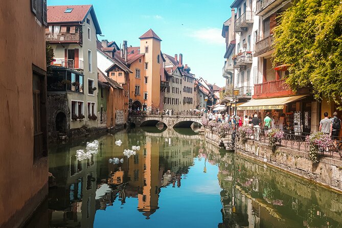 Touristic Highlights of Annecy on a Half Day (4 Hours) Private Tour With a Local - Jardins De Leurope: Serene Park With Stunning Views