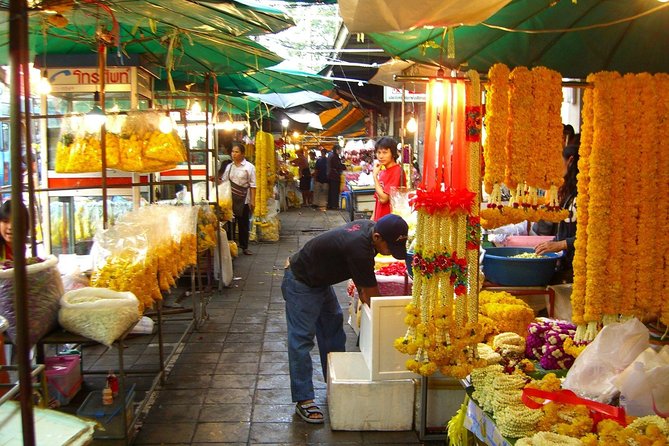 Walking Bangkoks Old Quarters & Red-light District - Directions