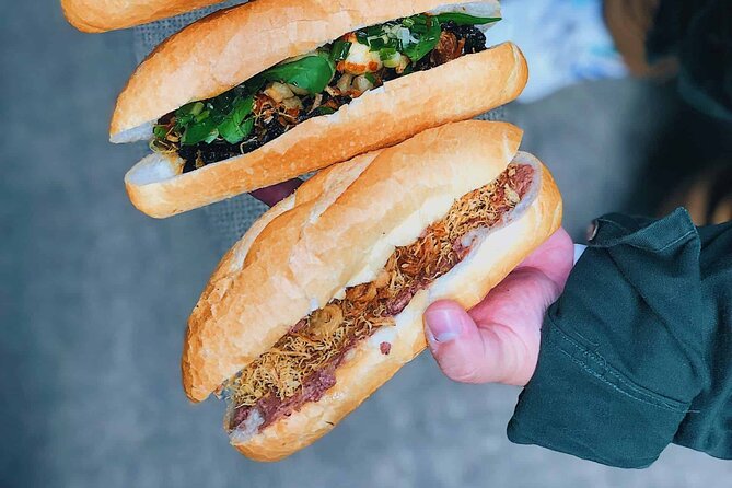 7 Famous Places in Hanoi Worth Visiting - Hanoi City Tour - Hoan Kiem Lake