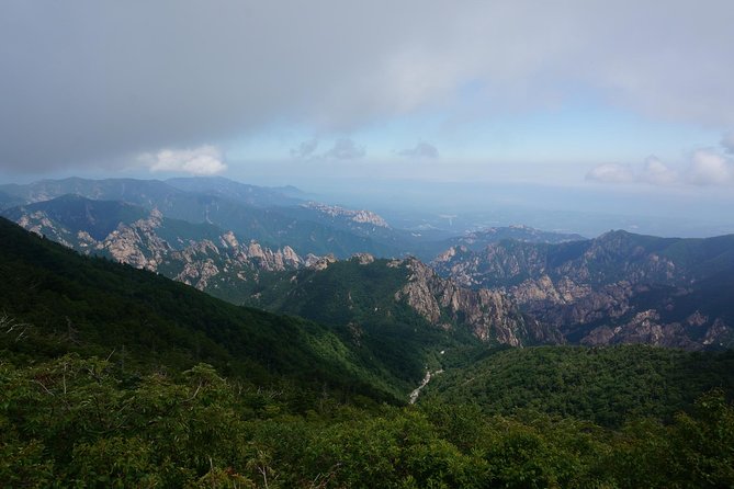 2-Days: Real Hiking to Mt Seorak Summit(1,708m) With Professional Mountaineer - Common Questions
