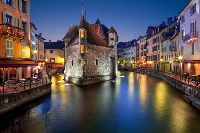 Annecy Scavenger Hunt and Best Landmarks Self-Guided Tour - Experience