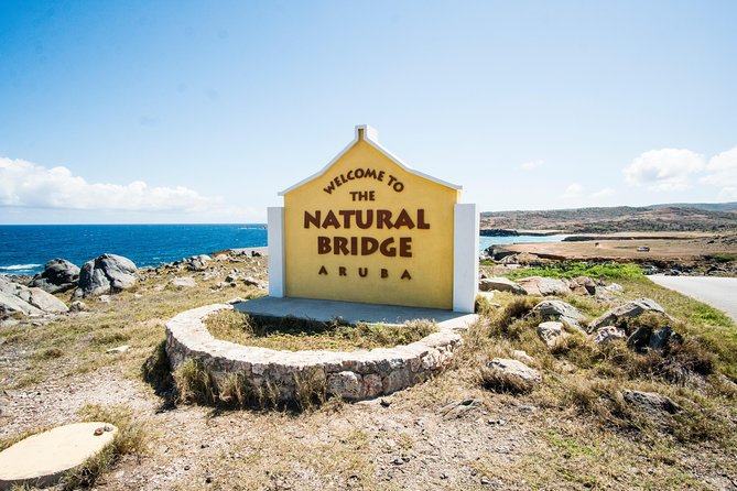 Aruba: Natural Bridge, Alto Vista, Aloe Factory, Ostrich Farm  - Oranjestad - The Sum Up