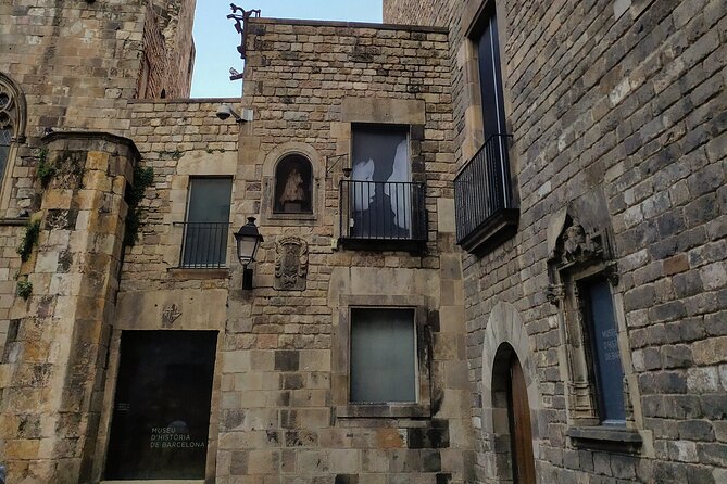 Barcelona Historical Walking Tour With Guide - The Sum Up