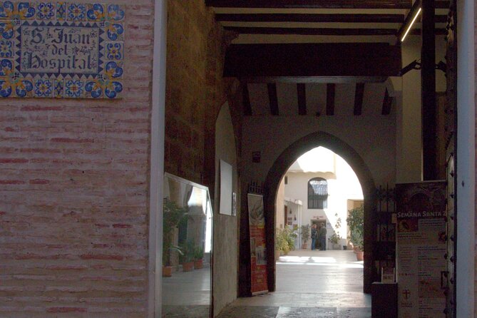 Between Two Gates: A Self-Guided Audio Tour in Valencia - The Sum Up