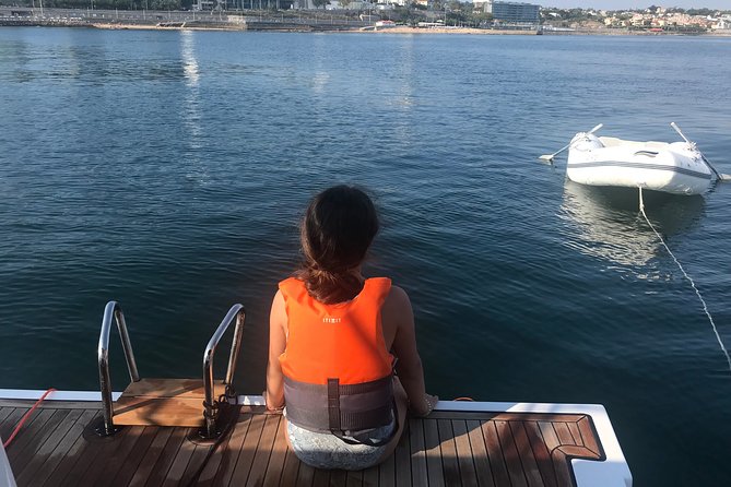 Cascais Private Sailing 2h Cruise With a Drink - Return to the Meeting Point