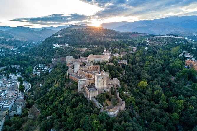Complete Guided Tour of the Alhambra and Generalife Premium Group - The Sum Up
