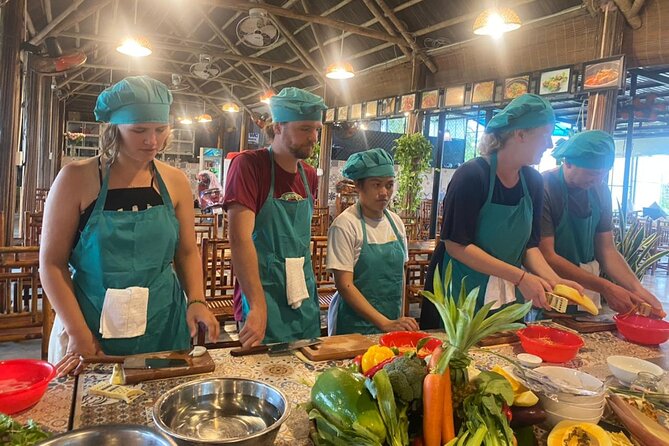 Cooking Class in Tra Que Village With Market and Garden Tour - Overview of Tra Que Village Cooking Class