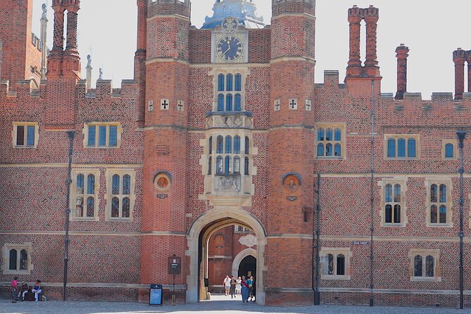 Hampton Court Guided Tour Full Day and High Tea - Common Questions