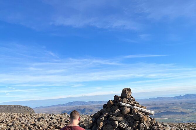 Mount Esja: Private Guided Hike  - Reykjavik - Souvenirs and Memories