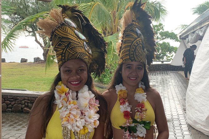 Private Morning Moorea 4WD Tour With Champagne - Distillery Tasting and Food Experience