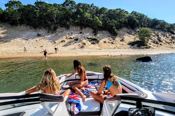 Private Yacht Charter in The Hamptons, Montauk or Sag Harbor - The Sum Up