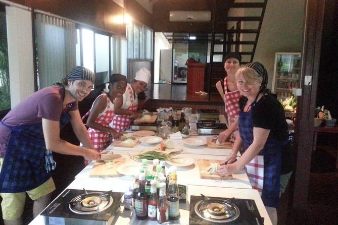 Thai Cooking Class With Local Market Tour in Koh Samui - Maximum Participants and Duration