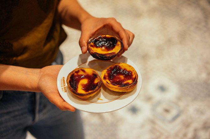 The Award-Winning PRIVATE Food Tour of Porto: The 10 Tastings - Indulging in Sweet and Creamy Gelato