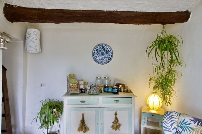Traditional Italian Cooking Class on a Sustainable Farm Using Foraged Wild Herbs - Common Questions