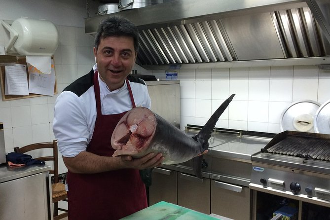 Traditional Menu With a Cookinas and Visit of the Ancient Market of Ortigia - Common Questions