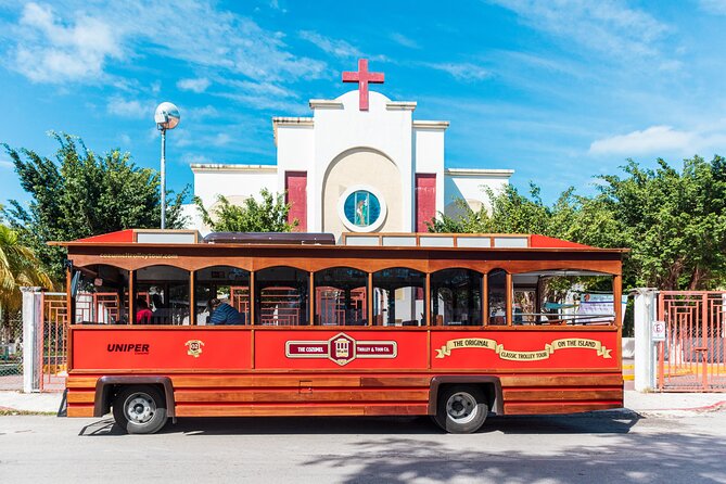Cozumel City Tour By Trolley - Shopping and Stretching at the Main Square