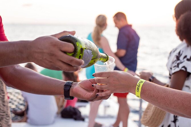 Jazz and Wine Sunset Cruise in Los Cabos - The Sum Up