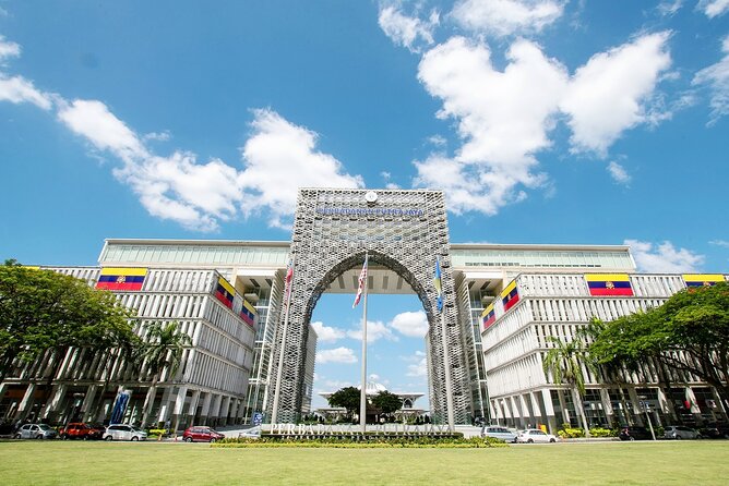 LUXURY Private Day Tour: Kuala Lumpur & Malacca From Singapore by Licensed Guide - The Sum Up