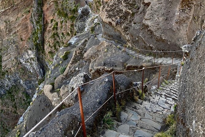 Sunrise Transfer To Pico Do Arieiro, Hike To Pico Ruivo & Return From Teixeira - The Sum Up