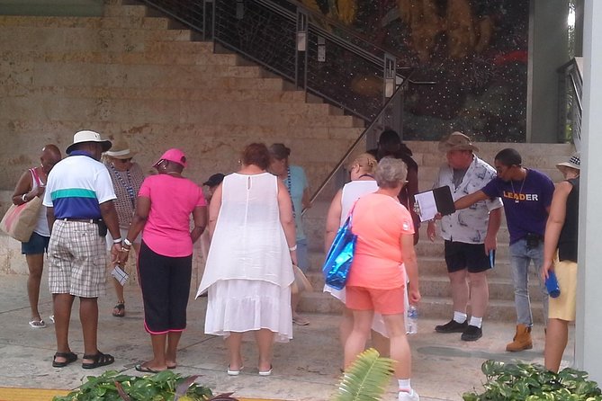 West Bay Sightseeing Tour Plus Seven Mile Beach Visit - Mixed Reviews on Tour Activities