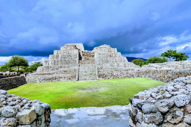A Not Crowded Archaeological Tour in Cañada De La Virgen