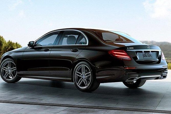 Airport to Lège-Cap-Ferret Transfer in Business Sedan