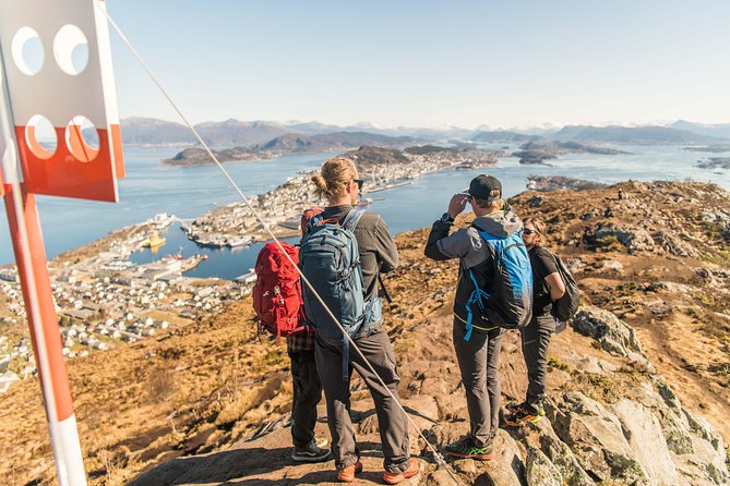 Alesund Sea Kayak and Hike Small-Group Tour With Lunch