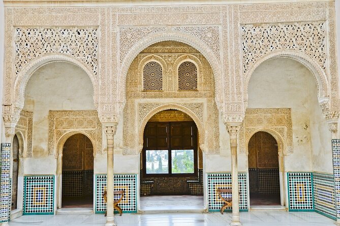 Alhambra and Albaicin Private Tour With Official Guide - Overview and Itinerary