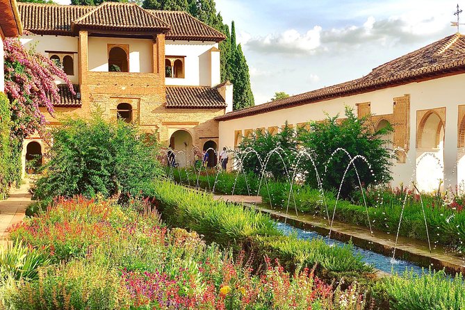 Alhambra Private Tour With Skip-The-Line-Tickets