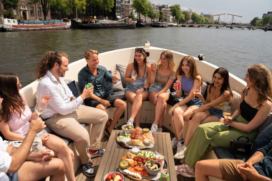 Amsterdam: Covered Evening Canal Cruise & Unlimited Drinks - Good To Know