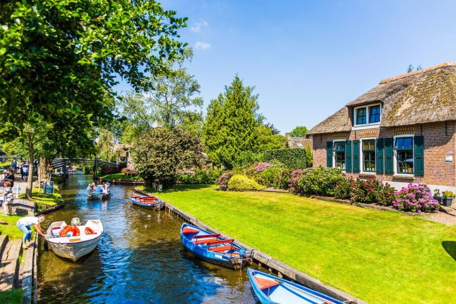 Amsterdam: Giethoorn Day Trip With Boat Tour - Good To Know