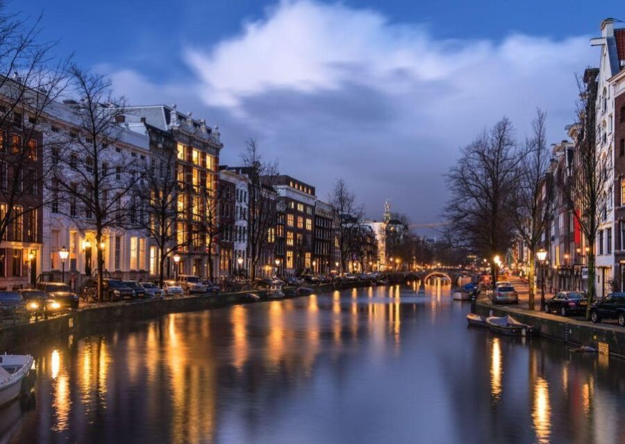 Amsterdam: Light Festival Canal Cruise With Welcome Drink - Good To Know