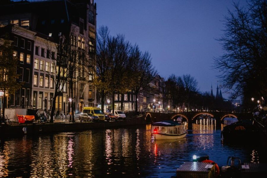 Amsterdam: Private Evening Canal Cruise With Prosecco - Good To Know