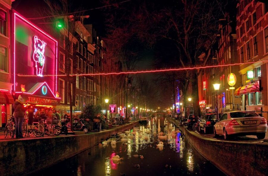 Amsterdam: Private Red Light District Tour in Spanish - Good To Know