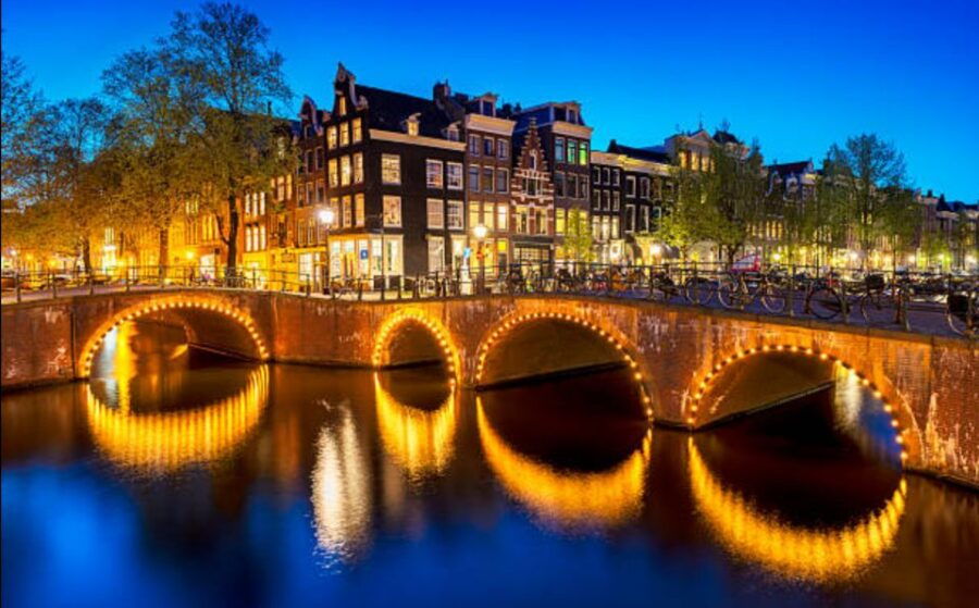 Amsterdam: Sunset Canal Walking Tour - Highlights of the Tour