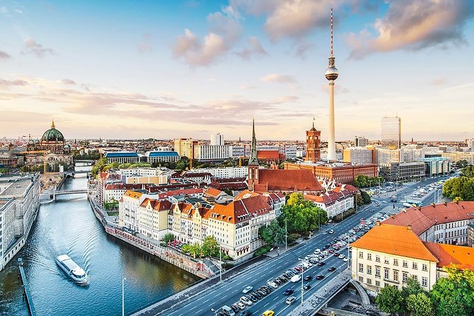 Arrival Transfer: Berlin Airport BER to Berlin in Luxury Van