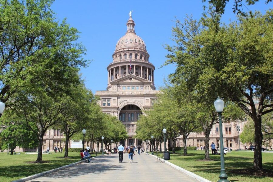 Austin: Romantic Walking Tour for Domestic Tourists