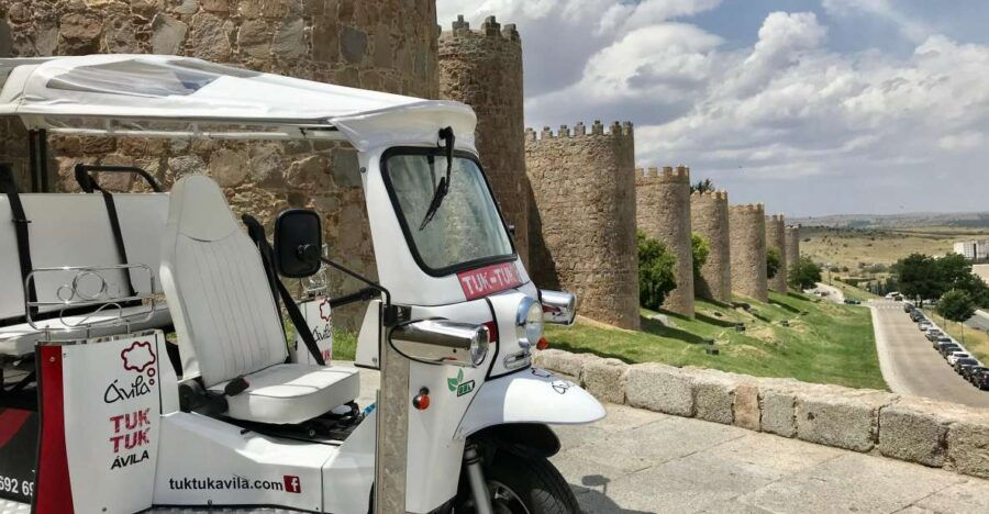 Ávila: Hop-on Hop-off Tuk Tuk Tour