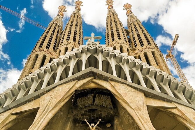 Barcelona Gaudi & Sagrada Familia Montserrat & Wine 2-day Tour