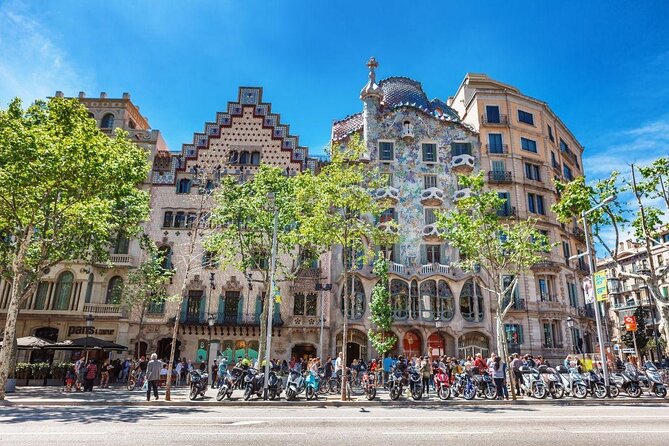 BARCELONA ICONS & PANORAMIC VIEWS by Vespa Scooter - Good To Know