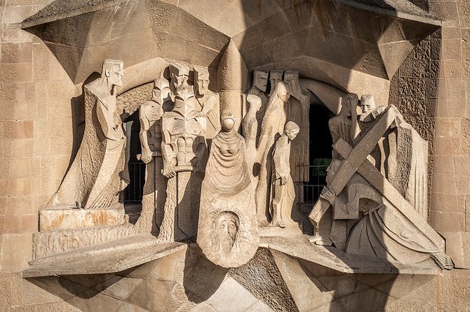 Barcelona. Online Tour to Sagrada Familia With Expert Local Guide - Pricing and Reservation
