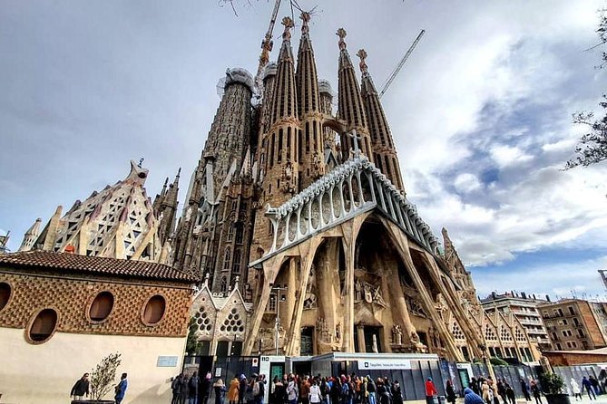 Barcelona : Sagrada Familia Guided Tour - Pricing and Booking Information