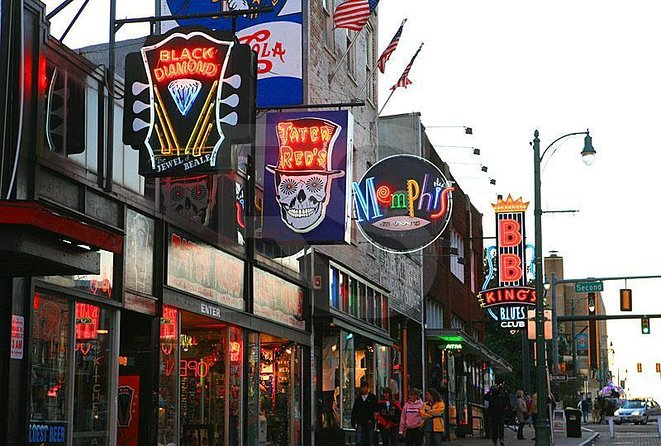 19 Best Walking Tours In Memphis