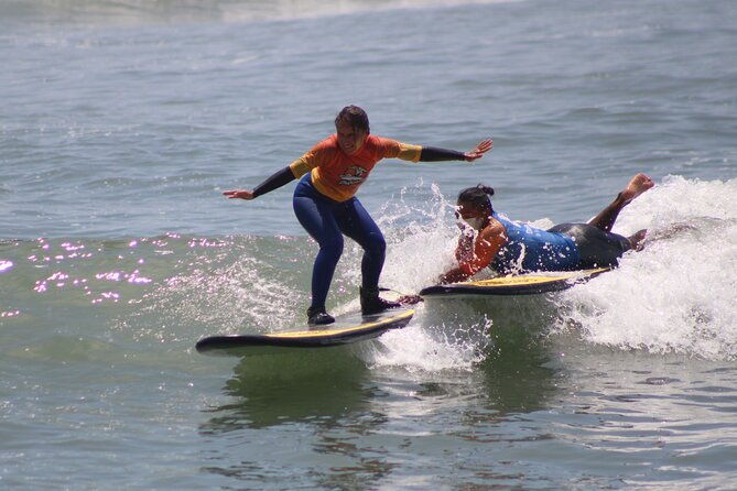 Beginner Surf Lesson in Lima, Perú