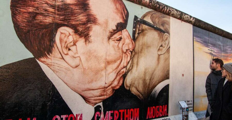 Berlin: Alternative Culture Walking Tour & Photoshoot - Good To Know