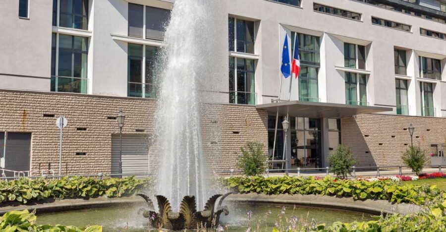 Berlin: Embassy District Architecture Walking Tour - Good To Know