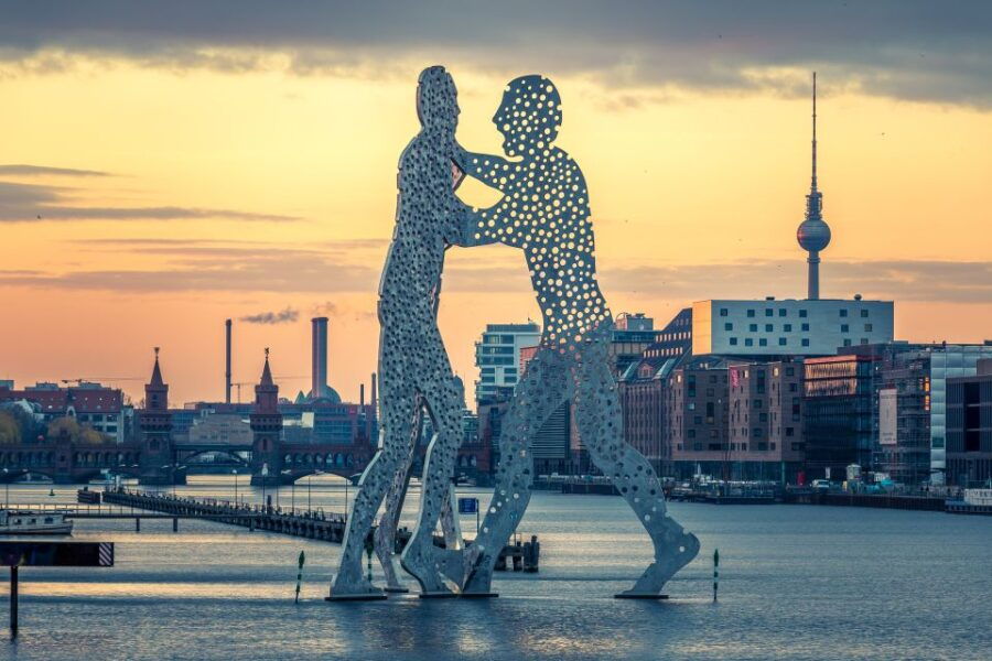 Berlin Instagram-Worthy Spots Tour With Photographer